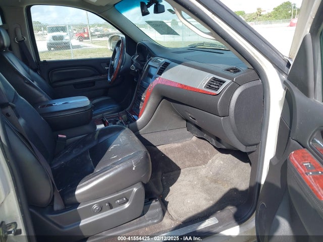 2011 CADILLAC ESCALADE 1GYS4HEF7BR242415 Photo 4