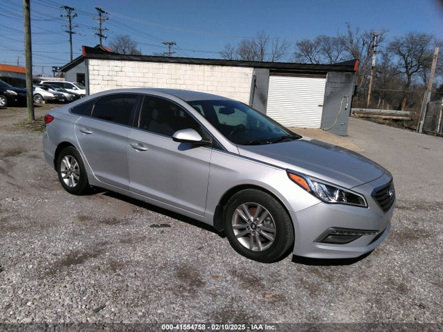 Hyundai SONATA SE 2015 5NPE24AF0FH158330 Image 1