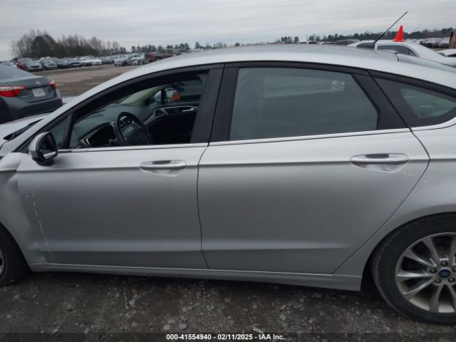 3FA6P0HD4HR331808 Ford FUSION SE