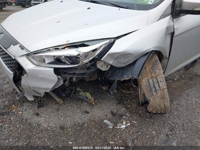 Ford FOCUS SE 2015 1FADP3F22FL260422 Image 19
