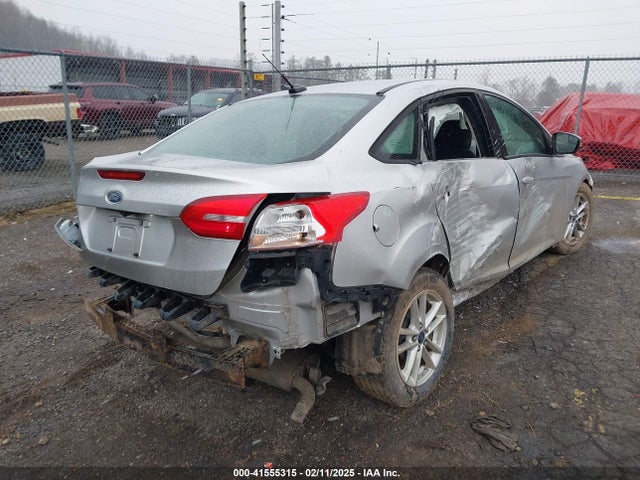Ford FOCUS SE 2015 1FADP3F22FL260422 Image 4