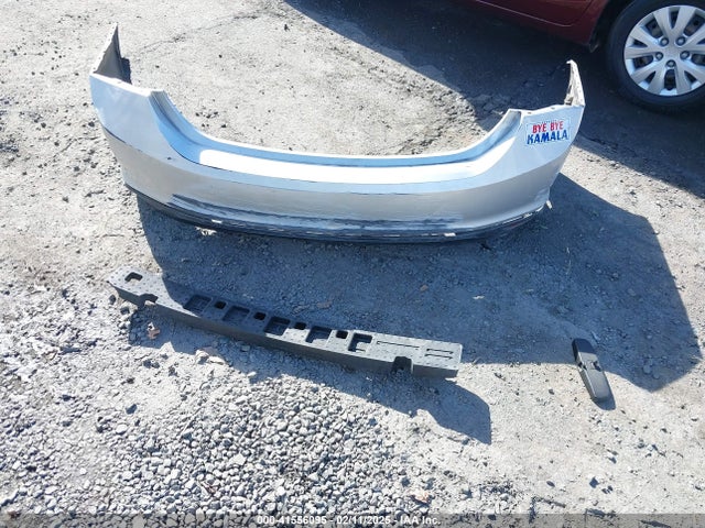 1G1ZD5STXJF140662 Chevrolet MALIBU LT