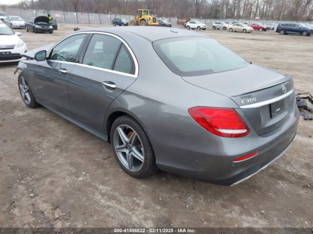 2018 MERCEDES-BENZ E 300 WDDZF4JB2JA342094 Photo 2