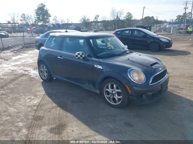 2011 MINI COOPER S WMWSV3C55BTY11360 Photo 0