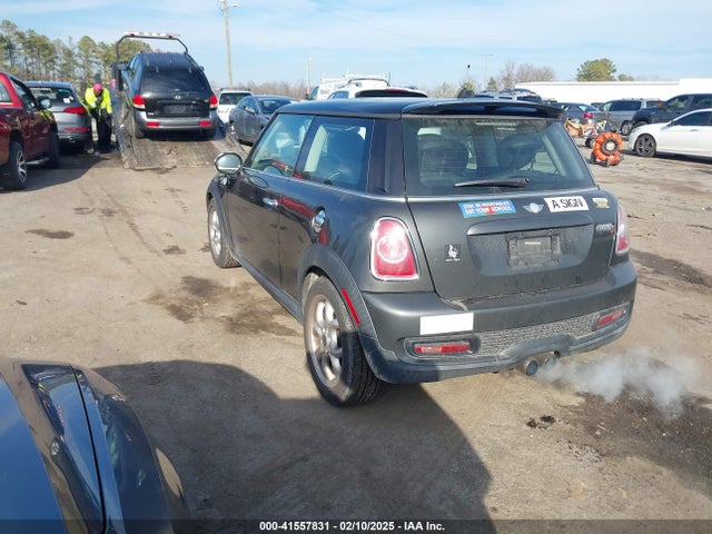2011 MINI COOPER S WMWSV3C55BTY11360 Photo 2