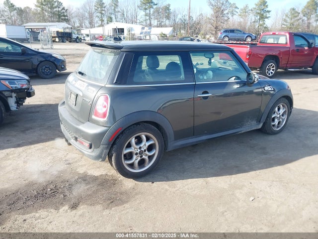 2011 MINI COOPER S WMWSV3C55BTY11360 Photo 3