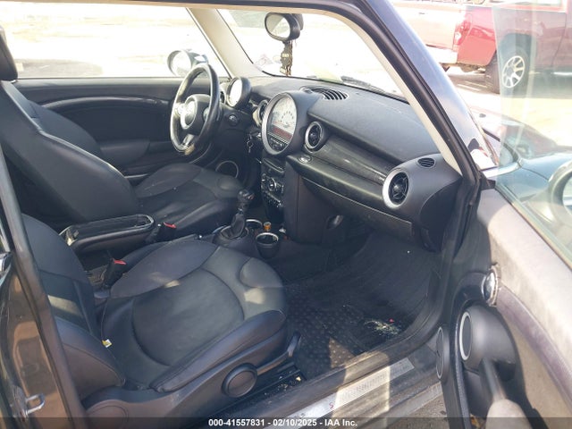 2011 MINI COOPER S WMWSV3C55BTY11360 Photo 4