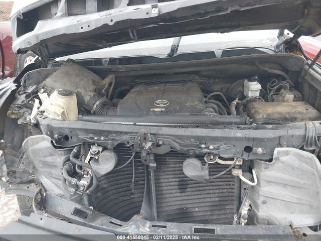 5TFRY5F13EX158439 Toyota Tundra Sr5 5.7l V8
