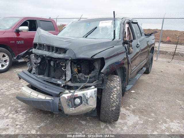 5TFRY5F13EX158439 Toyota Tundra Sr5 5.7l V8