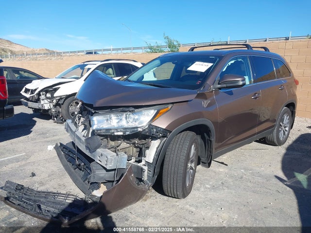 5TDKZRFH6KS351253 Toyota Highlander Xle
