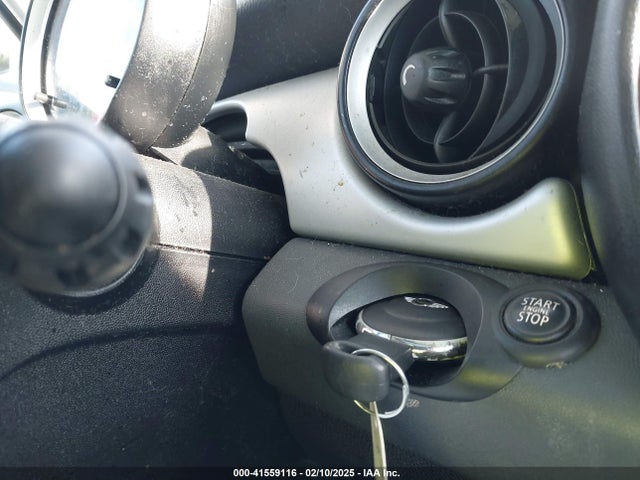 2010 MINI COOPER HARDTOP WMWMF3C53ATZ62685 Photo 10