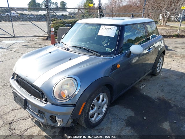 2010 MINI COOPER HARDTOP WMWMF3C53ATZ62685 Photo 1