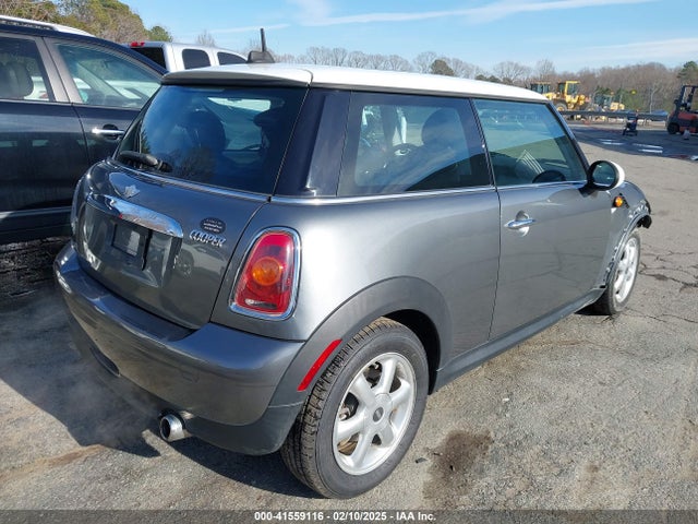 2010 MINI COOPER HARDTOP WMWMF3C53ATZ62685 Photo 3