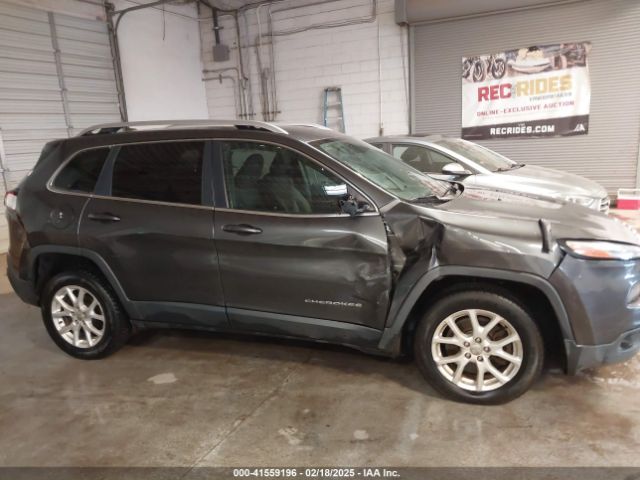 1C4PJLCB0GW338970 Jeep Cherokee Latitude