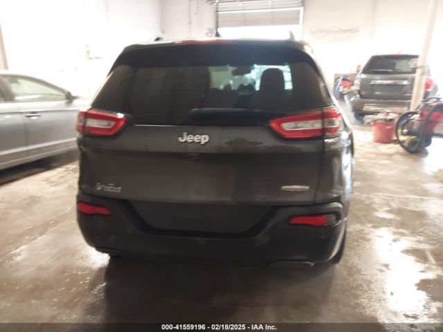 1C4PJLCB0GW338970 Jeep Cherokee Latitude