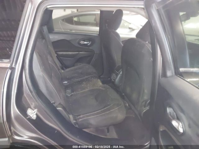 1C4PJLCB0GW338970 Jeep Cherokee Latitude