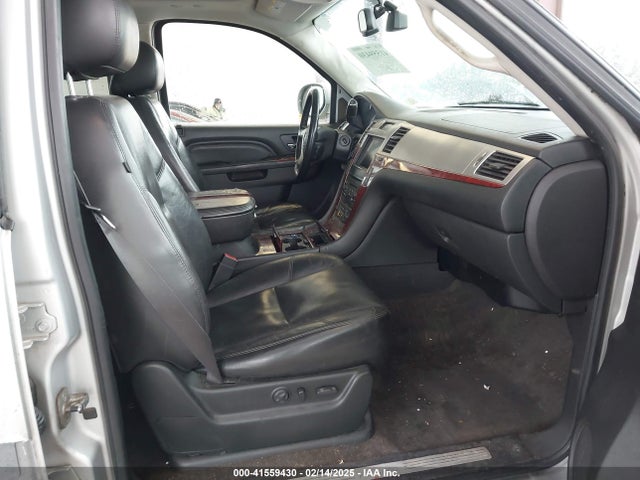 2011 CADILLAC ESCALADE 1GYS4CEF0BR127688 Photo 4