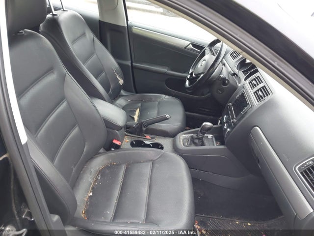 3VWD67AJ3GM384859 Volkswagen Jetta
