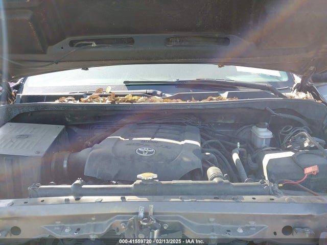 5TFEY5F19EX172246 Toyota Tundra Sr5 5.7l V8