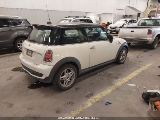 2009 MINI COOPER S WMWMF73509TW85898 Photo 3