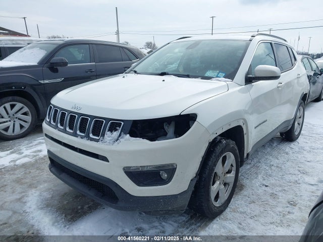 3C4NJDBB0KT813014 Jeep Compass Latitude 4x4