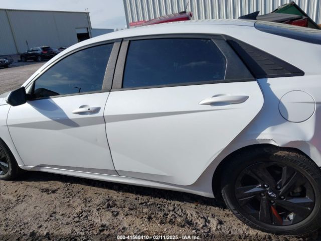 5NPLM4AG8MH013995 Hyundai ELANTRA SEL