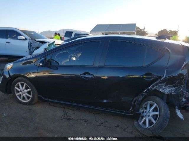 JTDKDTB34H1592126 Toyota Prius C One