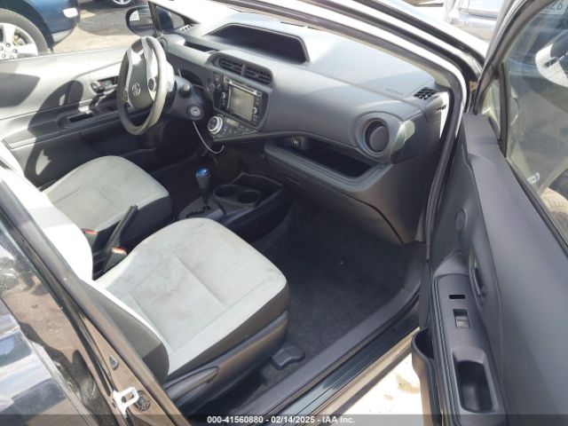 JTDKDTB34H1592126 Toyota Prius C One