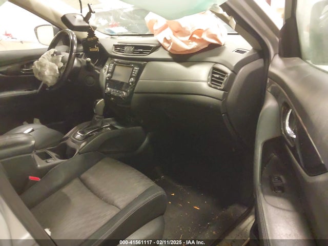 JN8AT2MV4HW010718 Nissan ROGUE SV