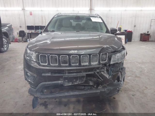 3C4NJDBBXKT665843 Jeep Compass Latitude 4x4