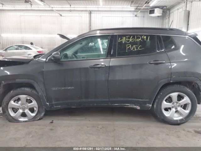3C4NJDBBXKT665843 Jeep Compass Latitude 4x4