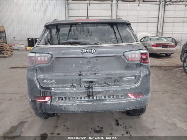 3C4NJDBBXKT665843 Jeep Compass Latitude 4x4