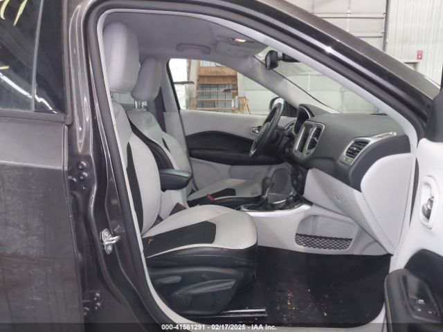 3C4NJDBBXKT665843 Jeep Compass Latitude 4x4