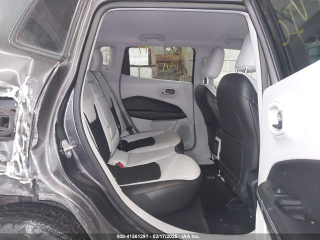 3C4NJDBBXKT665843 Jeep Compass Latitude 4x4