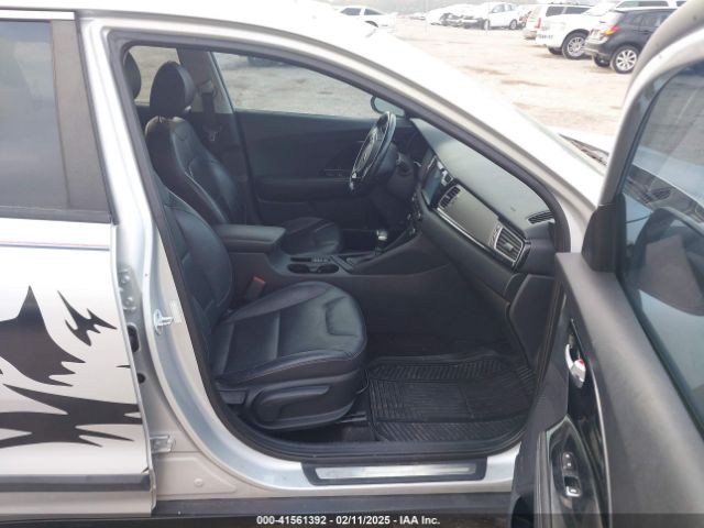 KNDCE3LC9H5038363 KIA Niro Touring