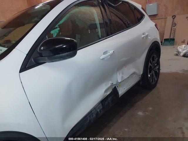 1FMCU9G60NUB68474 Ford ESCAPE SE