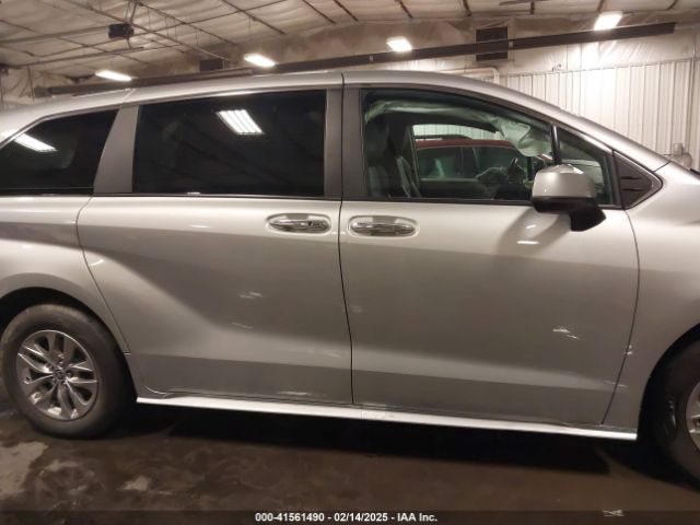 5TDYRKEC6NS126603 Toyota SIENNA XLE