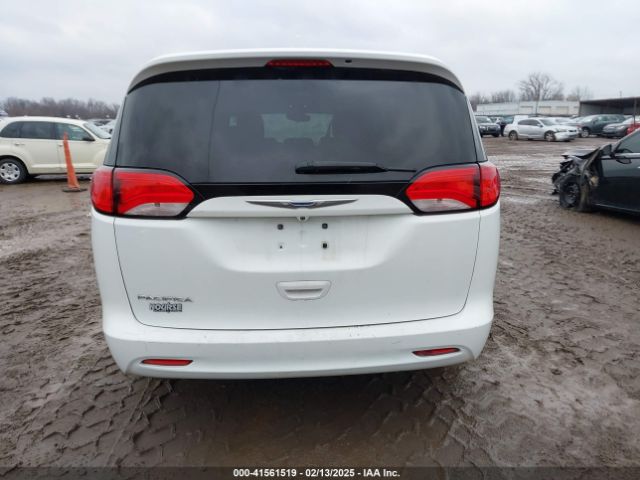 2C4RC1DG4HR723458 Chrysler Pacifica Touring
