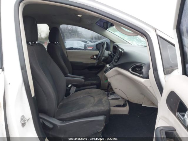 2C4RC1DG4HR723458 Chrysler Pacifica Touring