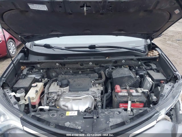 JTMZFREV5JJ172521 Toyota RAV4 LE