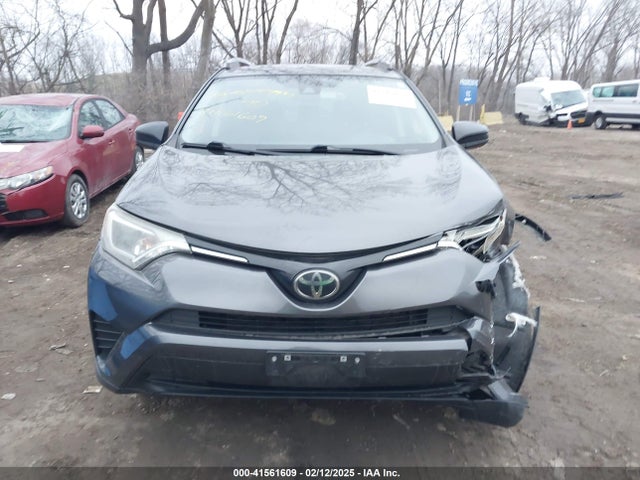 JTMZFREV5JJ172521 Toyota RAV4 LE
