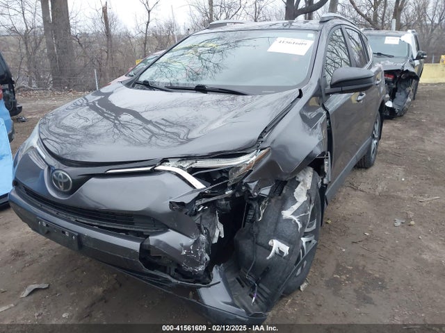 JTMZFREV5JJ172521 Toyota RAV4 LE