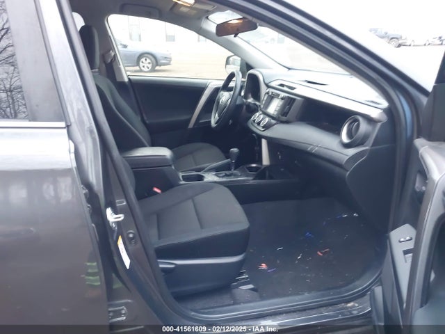 JTMZFREV5JJ172521 Toyota RAV4 LE