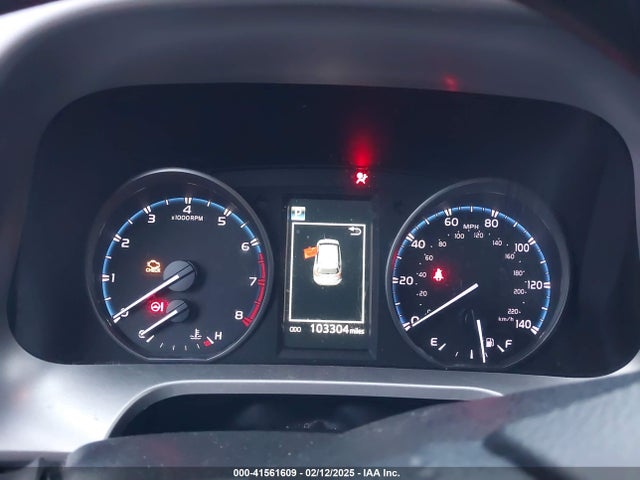 JTMZFREV5JJ172521 Toyota RAV4 LE