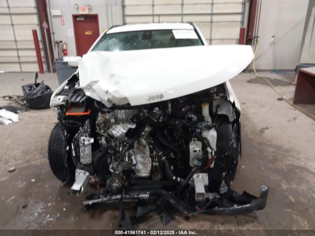 3C4NJCBB4JT268055 Jeep Compass Latitude Fwd