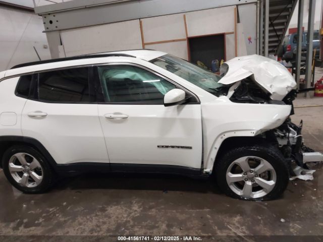 3C4NJCBB4JT268055 Jeep Compass Latitude Fwd