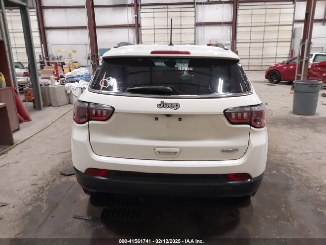 3C4NJCBB4JT268055 Jeep Compass Latitude Fwd