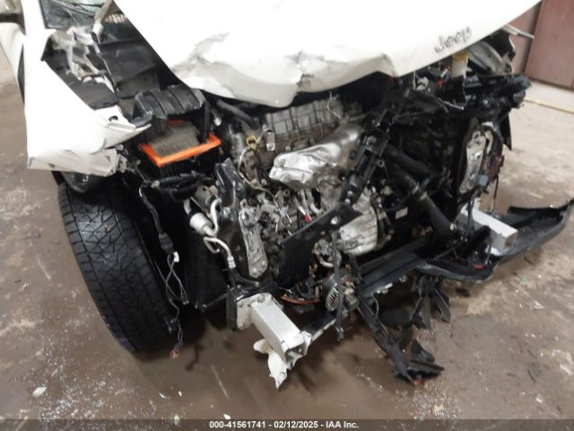 3C4NJCBB4JT268055 Jeep Compass Latitude Fwd