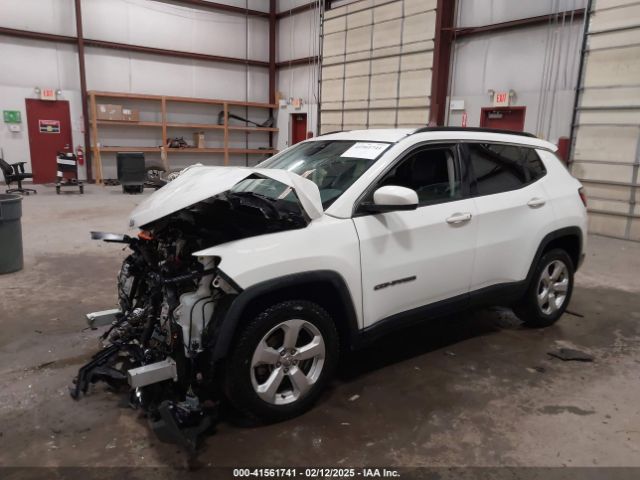 3C4NJCBB4JT268055 Jeep Compass Latitude Fwd