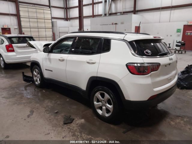 3C4NJCBB4JT268055 Jeep Compass Latitude Fwd